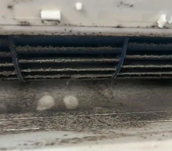 谢通门空调吹的风有股烧焦味是怎么回事