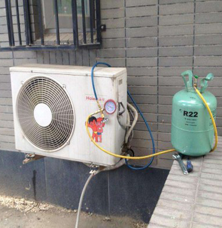 谢通门空调加氟